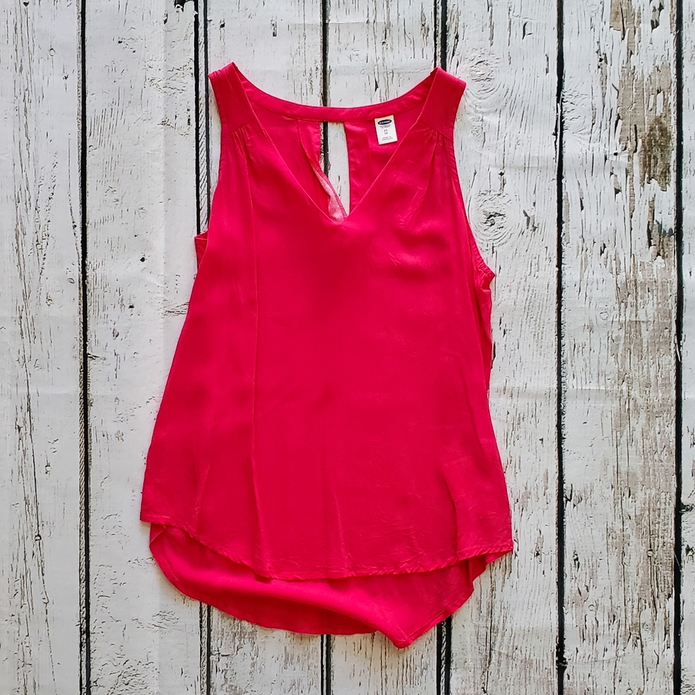 Sleeveless pink tank top